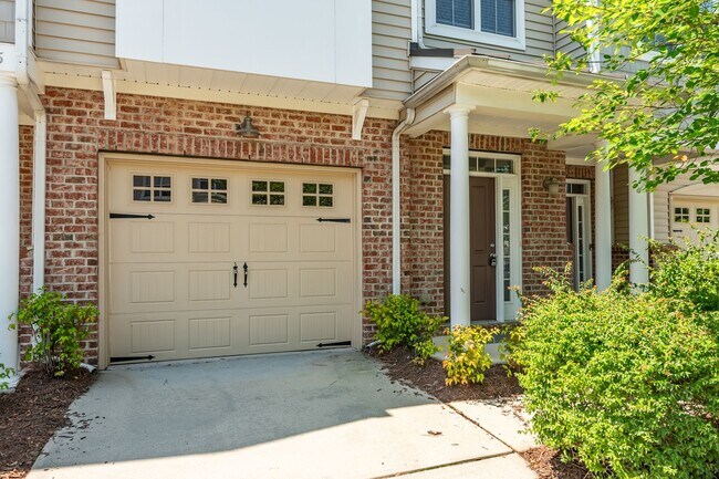 Foto del edificio - Spacious Cary Townhome in Westover Park– A...