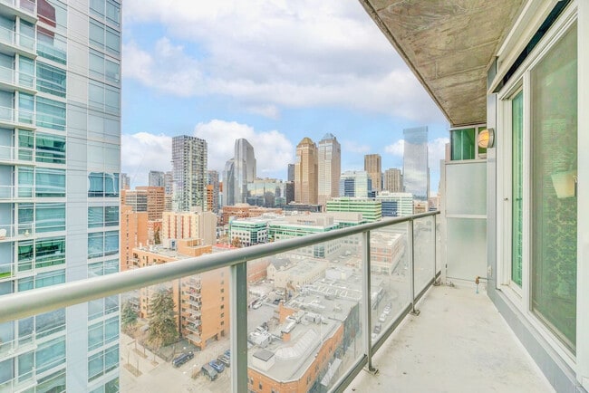Photo du bâtiment - 135-113 13 Ave SW