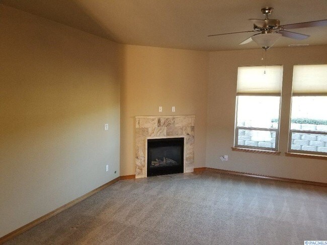 Building Photo - Single Level Golf Course Condo