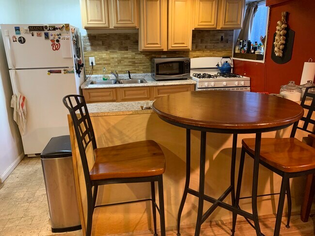 Kitchen/ Dining - 75 Seaton Pl NW