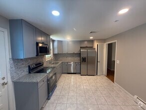 Building Photo - 40 Greenfield Dr