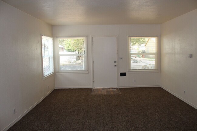 Foto del edificio - Recently Updated 2 Bedroom Duplex!!!
