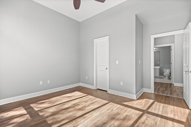 Building Photo - 655 Riverside Dr