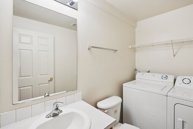 Foto del edificio - 4 bedroom 2.5 bath home