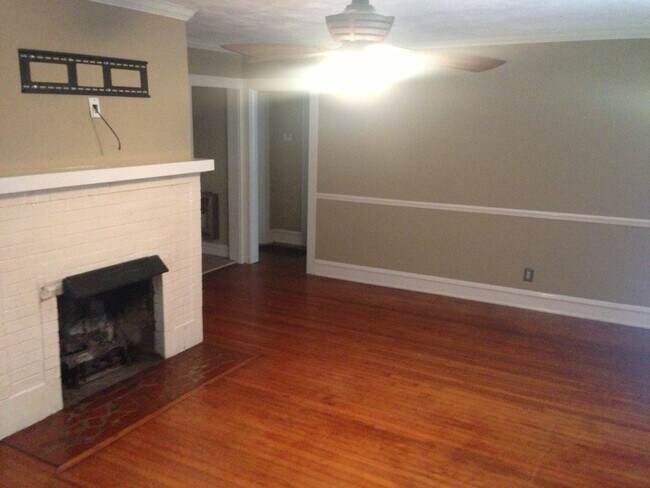 Foto del edificio - 818 E 9th St