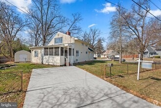 Building Photo - 204 Cedar Ln