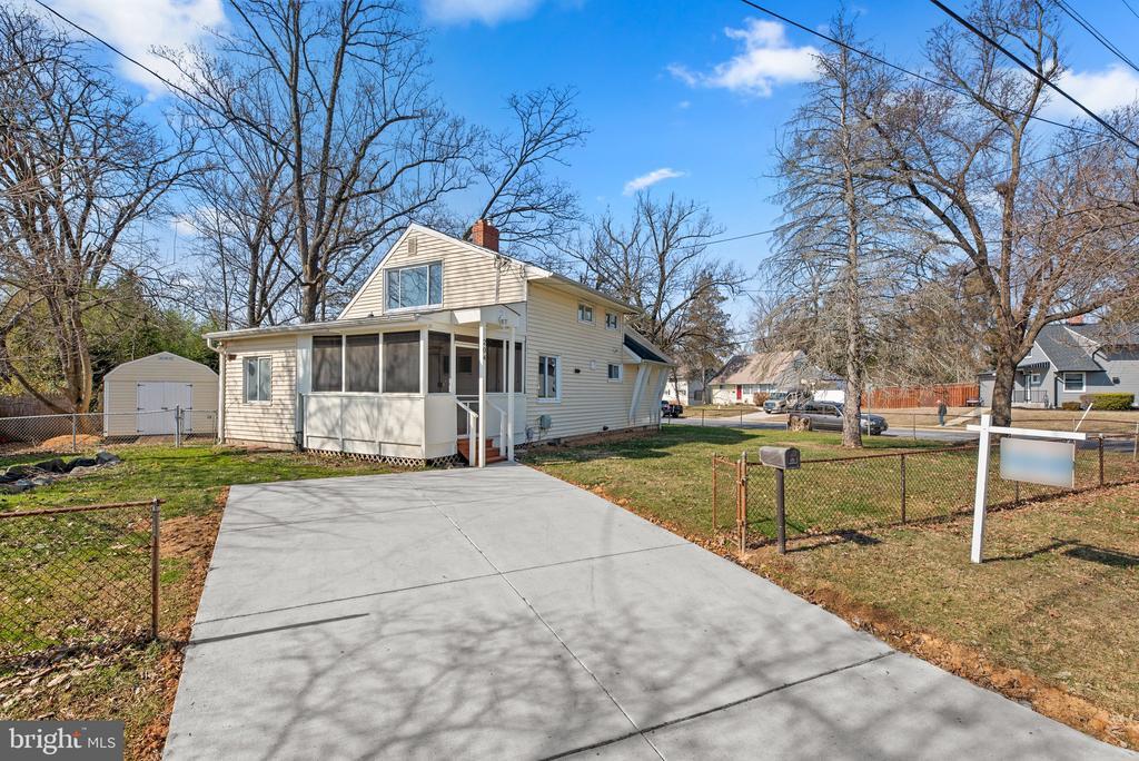 Primary Photo - 204 Cedar Ln