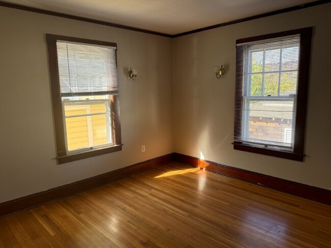 Foto del edificio - 14-16-16 Slater Ave