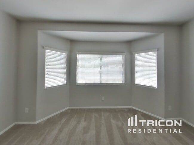 Building Photo - 8809 W Gardenia Ave