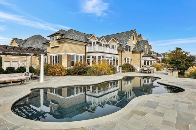 Foto del edificio - 530 Little Silver Point Rd