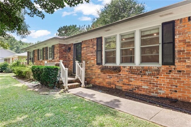 Building Photo - 3032 Henderson Mill Rd