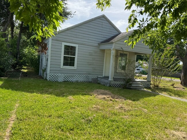 Building Photo - 702 Rosedale St