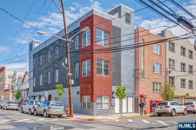 Primary Photo - 542 29th St