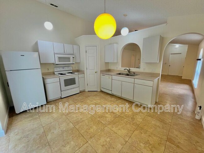 Foto del edificio - 371 Placid Lake Dr
