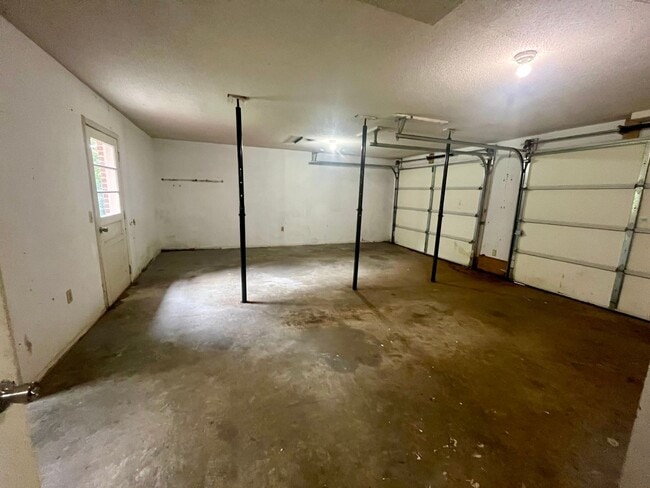 Building Photo - 3 Bedroom Home Close To Clemson Campus