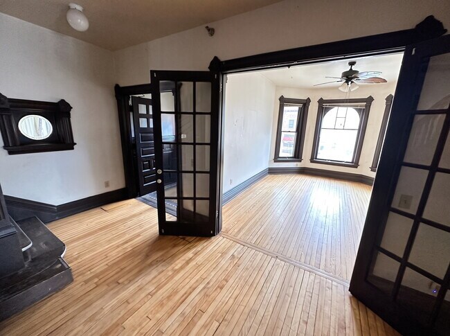 Foto del edificio - 212 W Gorham St