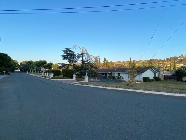 Building Photo - Spacious and Renovated Ranch-Style Home in...