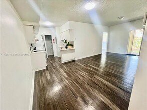 Building Photo - 3211 Sabal Palm Manor