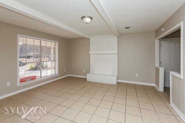 Foto del edificio - Enjoy one-level living in this 3 bedroom, ...