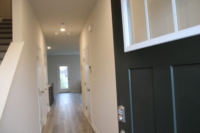 Building Photo - 70 Nelsons Way