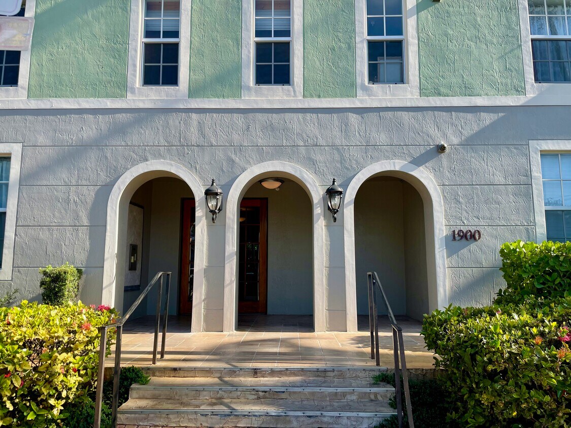 1900 Van Buren St Unit 318, Hollywood, FL 33020 Condo for Rent in