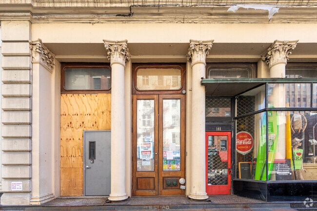 Entrada - 148 Duane St