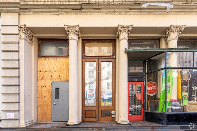 Entrance - 148 Duane St