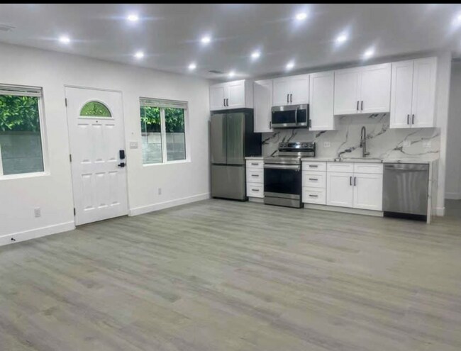 Foto del edificio - 19057 Friar St