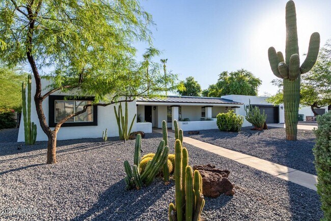 Foto del edificio - 5633 E Corrine Dr