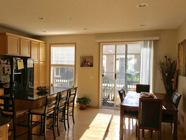 Building Photo - Beautiful 3 Br / 2.5 Ba TH w/ Granite Counters, Hdwd Flrs, 2 Car Garage in Eden Prairie!