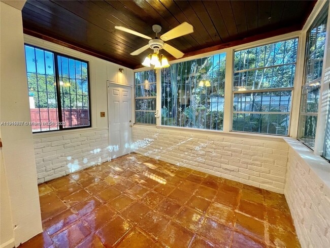 Building Photo - 5842 SW 60th St