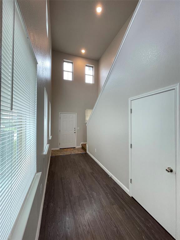 Building Photo - 221 Sambar Dr