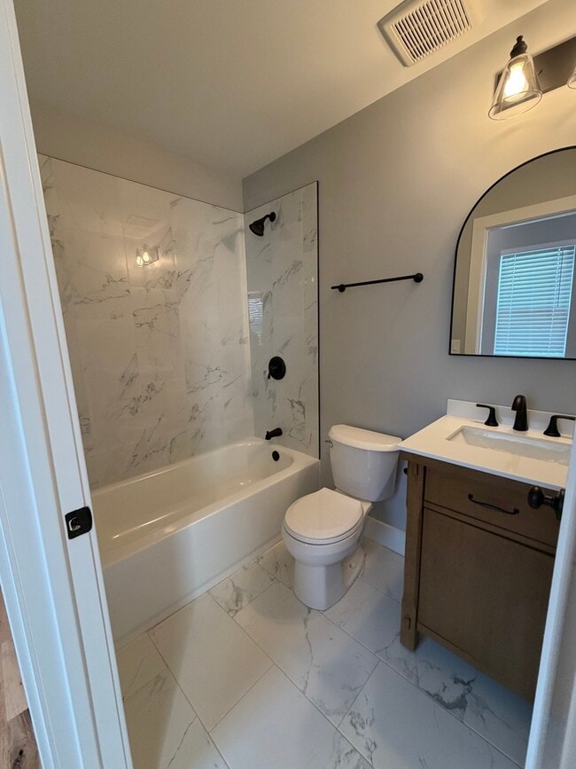 Building Photo - 2221 W 21st Pl