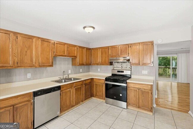 Building Photo - 3447 Kingswood Run