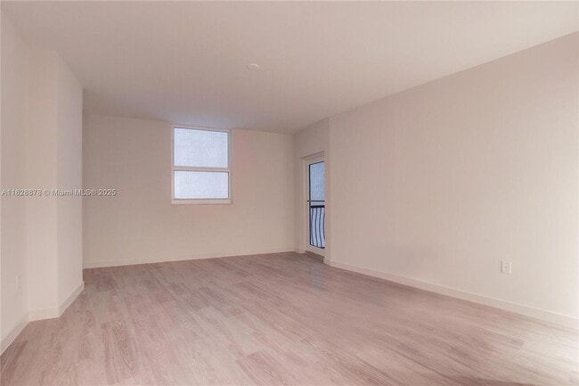 Foto del edificio - 1756 N Bayshore Dr