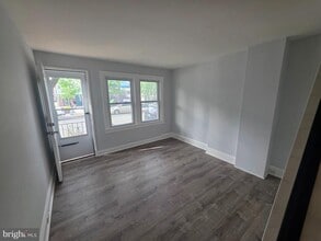 Building Photo - 714 Roebling Ave