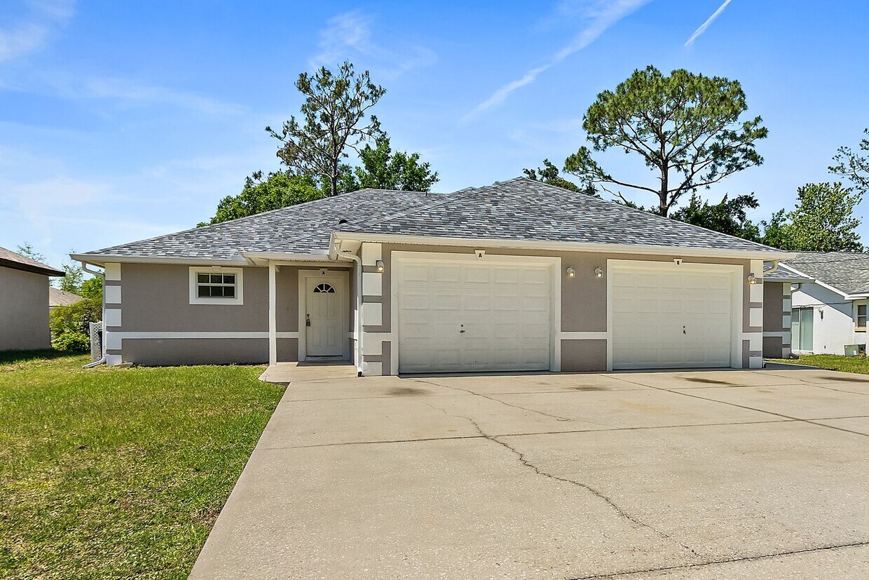 Primary Photo - Spacious 3 Bedroom 2 Bath 1 Car Duplex in ...