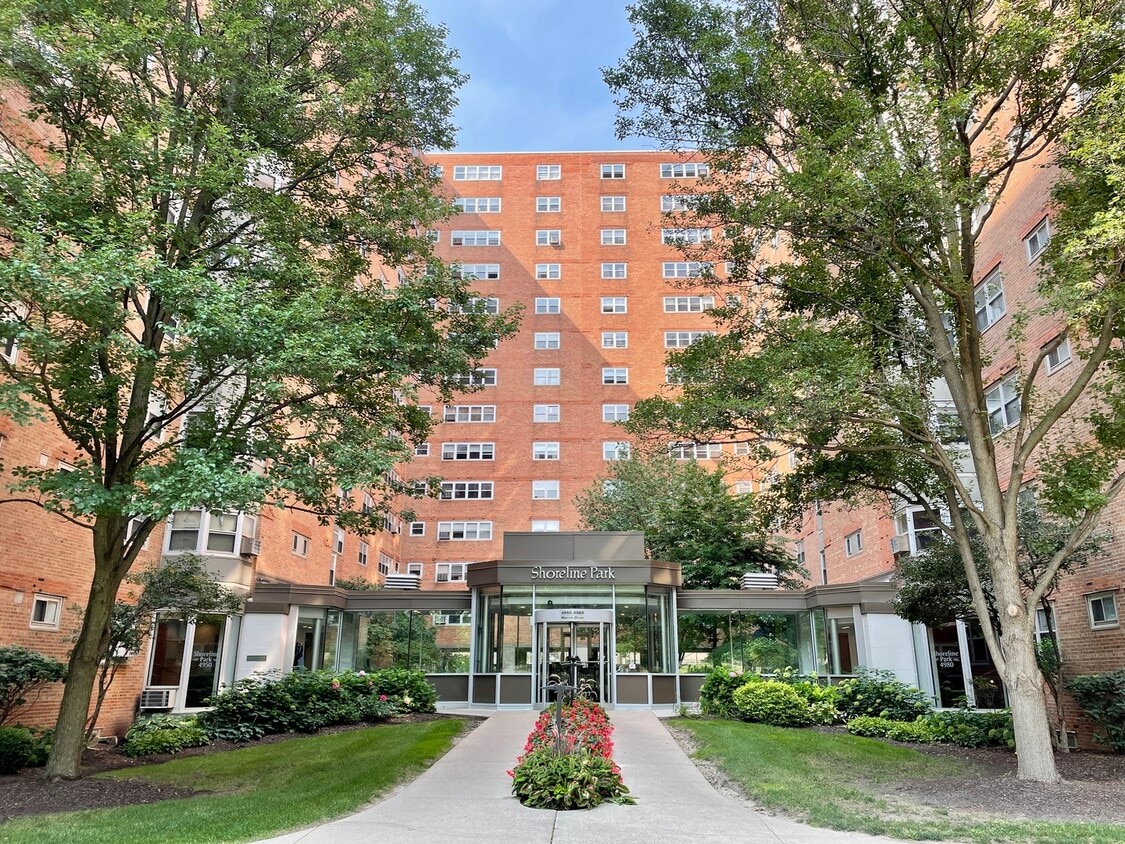 Foto principal - 4970 N Marine Dr