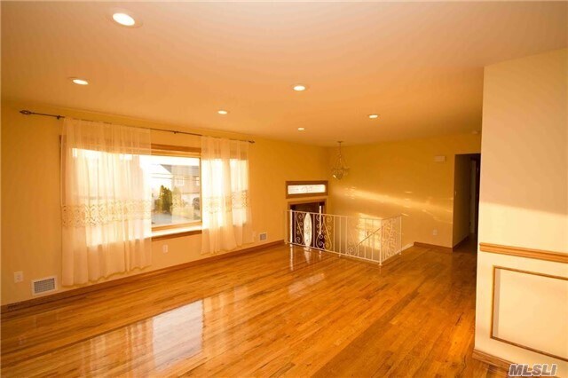 Building Photo - 3039 Clubhouse Rd
