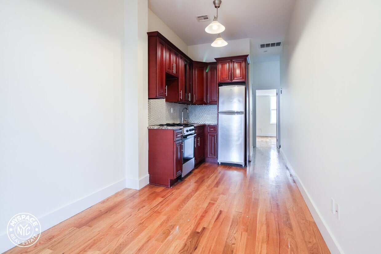 Primary Photo - 143 N 8th St