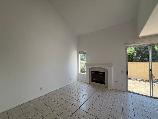 Building Photo - 10880 Creekbridge Pl