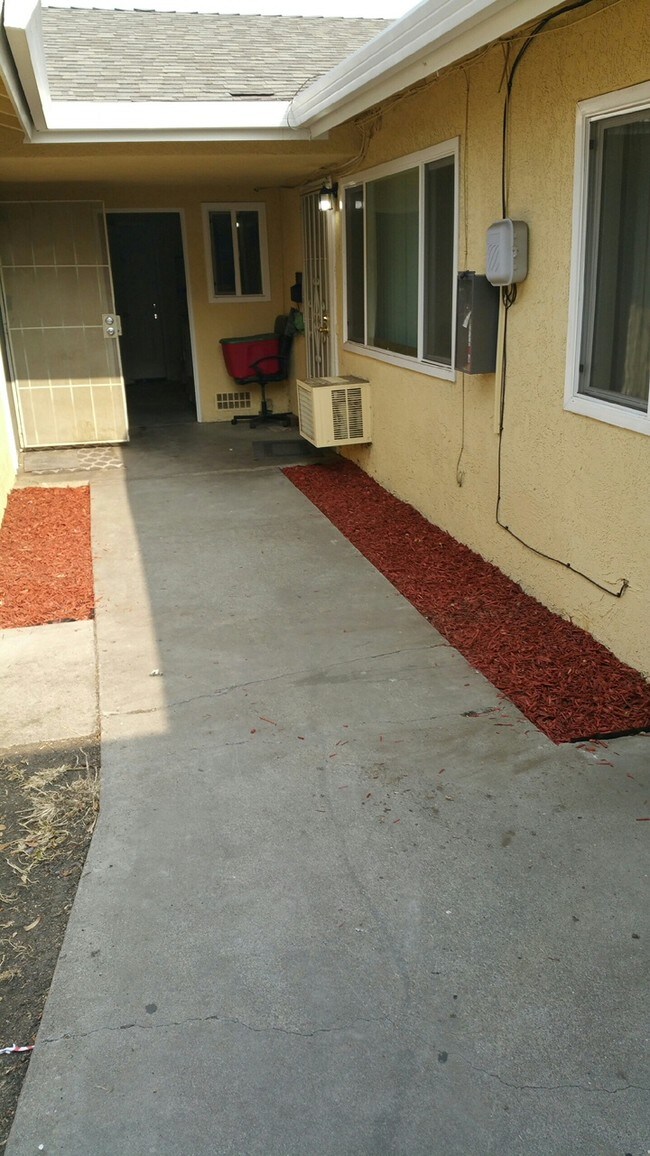Building Photo - 307 Goya Dr