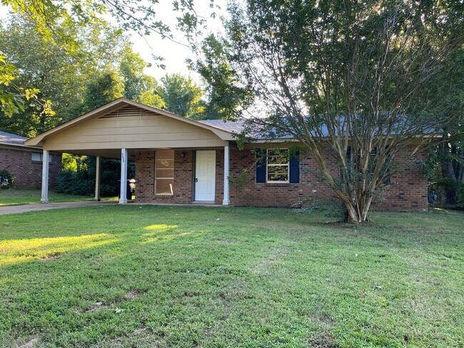 Foto del edificio - 5630 Crestwood Dr