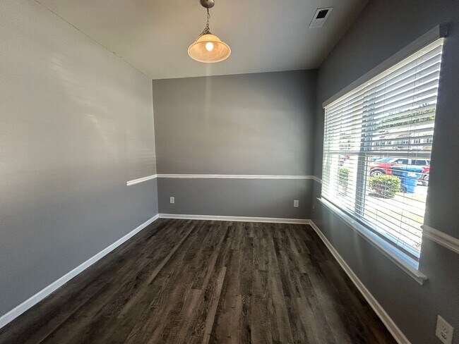 Foto del edificio - 6125 Oakley Rd