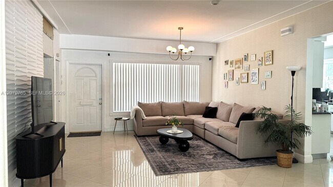 Foto del edificio - 1611 71st St