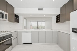Building Photo - 5001 Woodway Dr