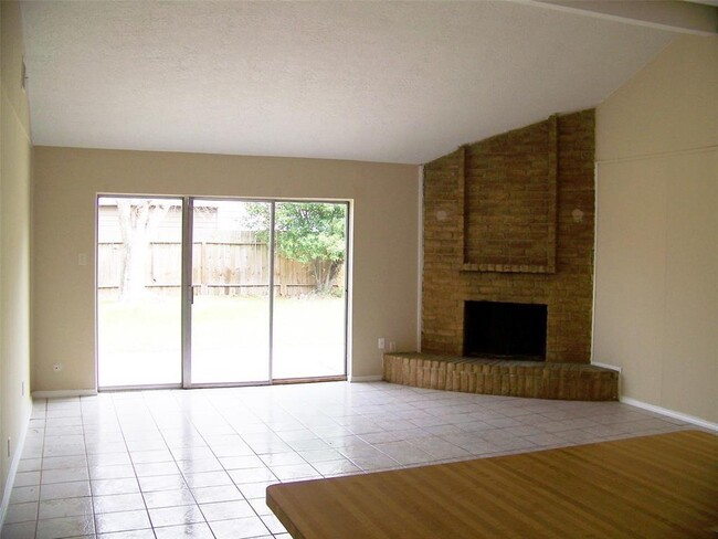 Building Photo - 4742 Tain Dr