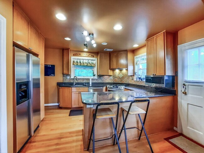 Building Photo - 4BR/3.5BA Cape Cod – Over 2,800 Sq. Ft. of...