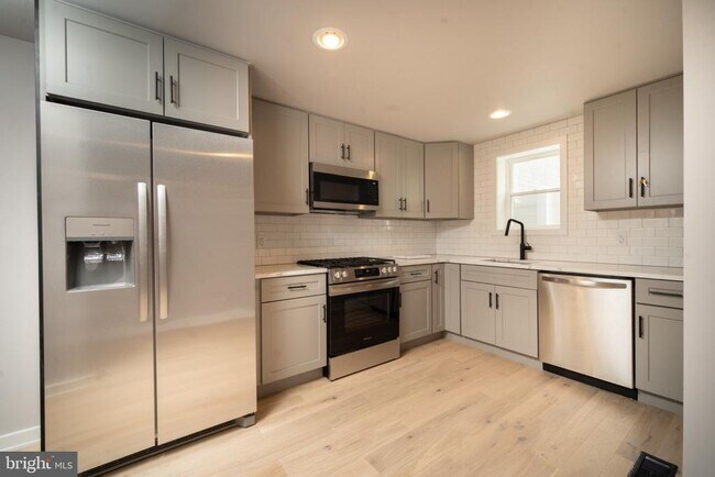 Building Photo - 1238 S Warnock St