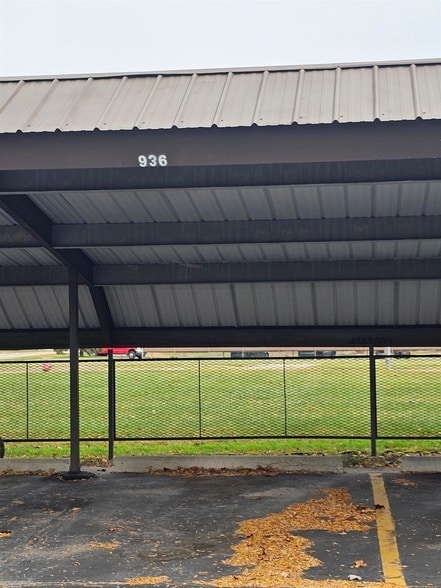 Foto del edificio - 29936 Utica Rd